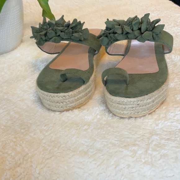 Flower Sandals - 8 - Picture 3 of 9